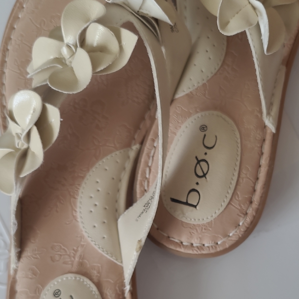 b.o.c. Floral Sandals - Picture 2 of 9